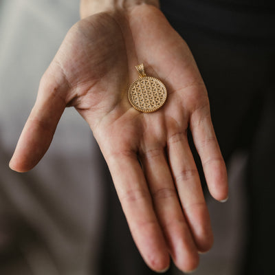 Anhänger mit beidseitigem Design – Goldfarben