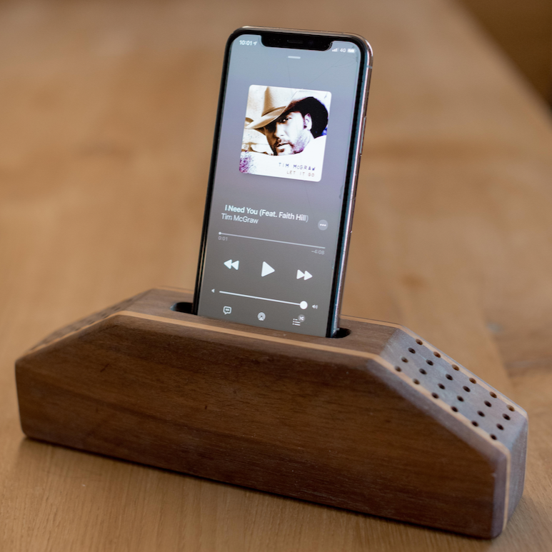Handylautsprecher handgemacht aus Nussbaum
